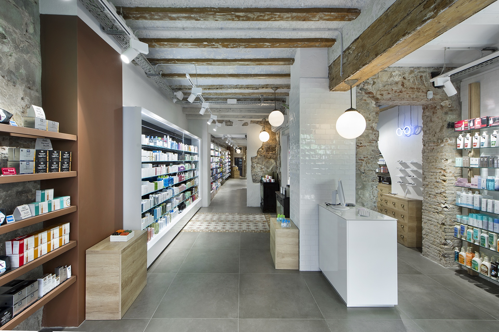 Interior Farmacia Alomar Born Barcelona