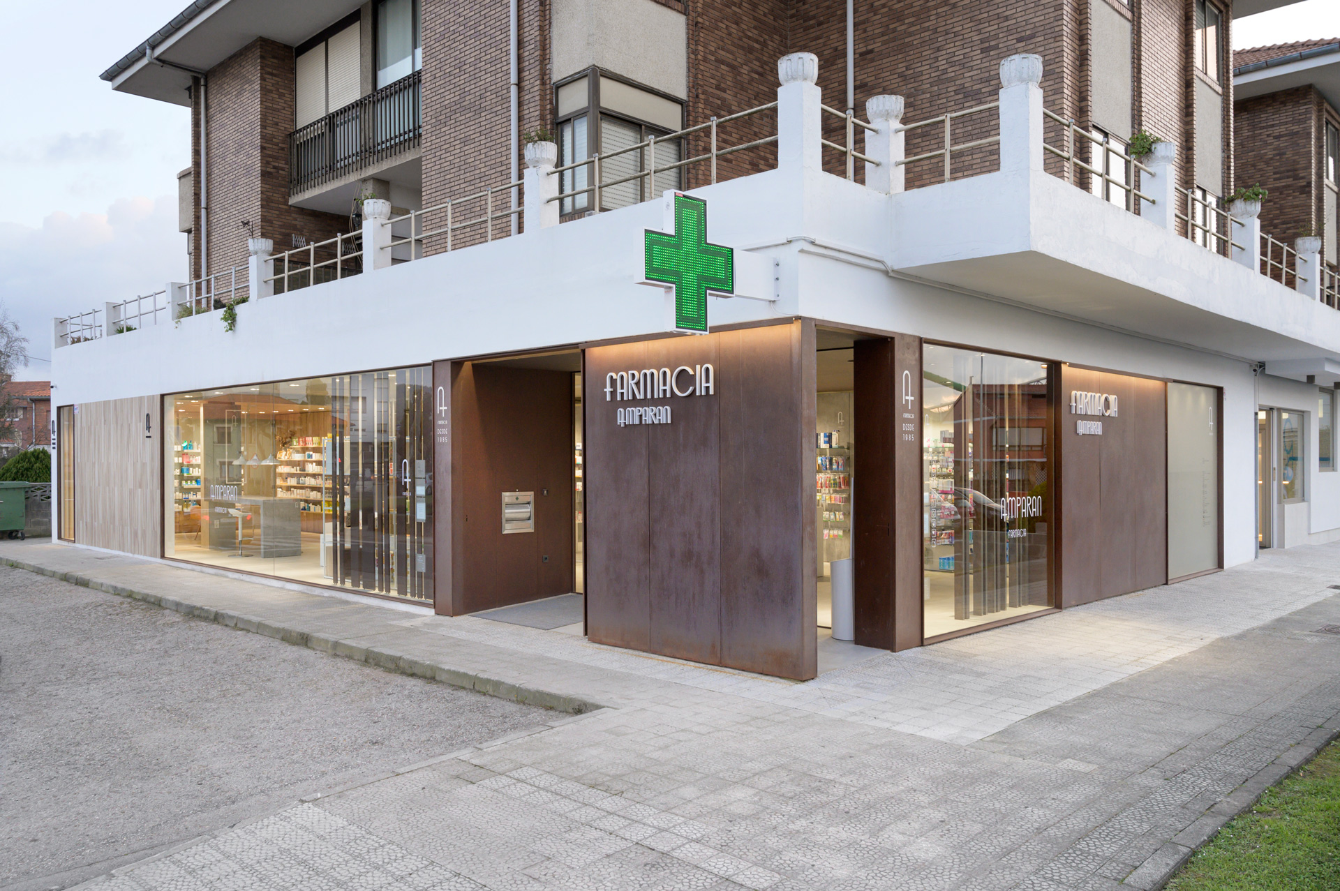 Cruz Farmacia Amparan