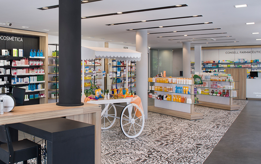 Décoration de pharmacies, crèmes solaires pour l’été