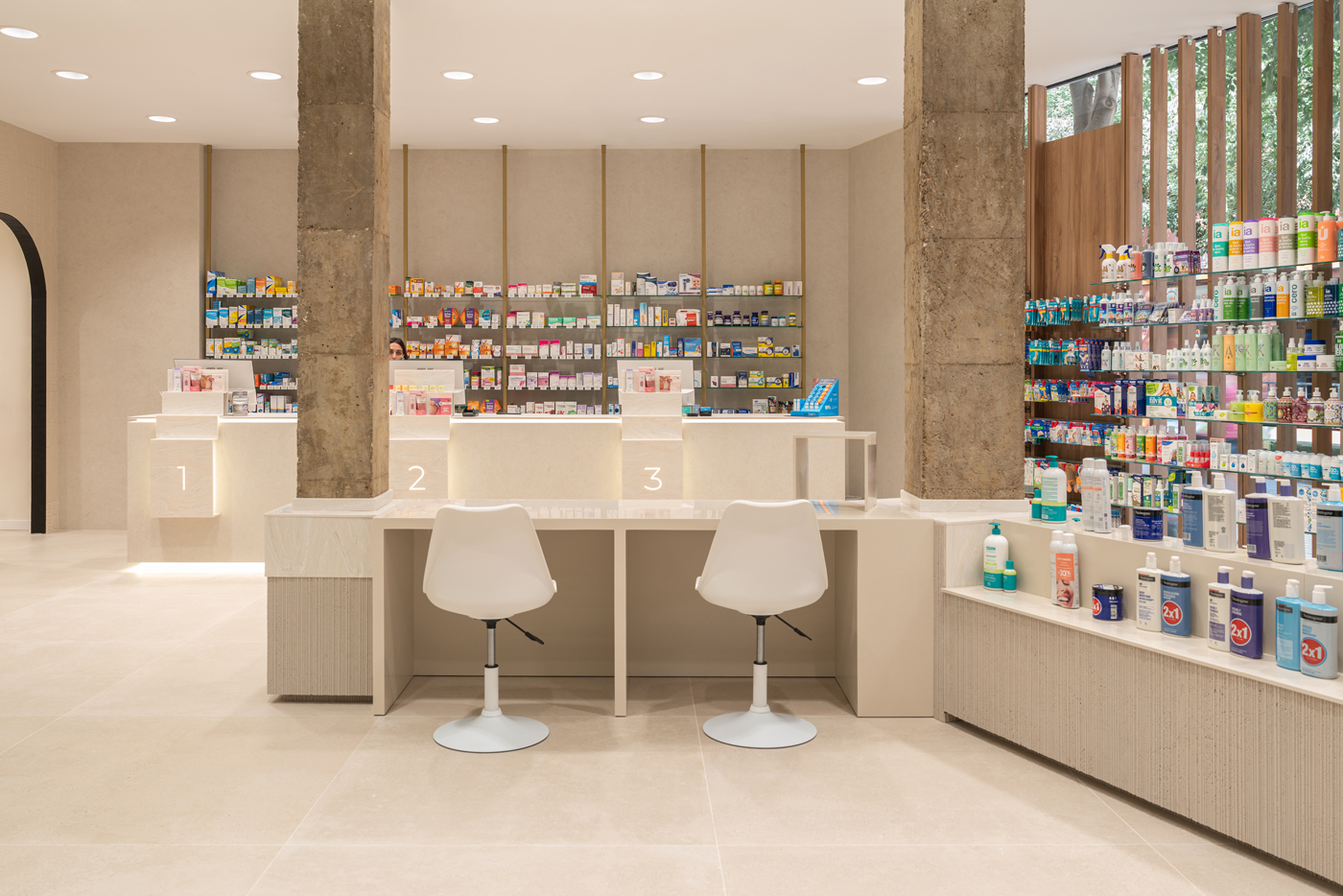 Pharmacie Lourdes Segarra, conçue et rénovée par Inside Pharmacy