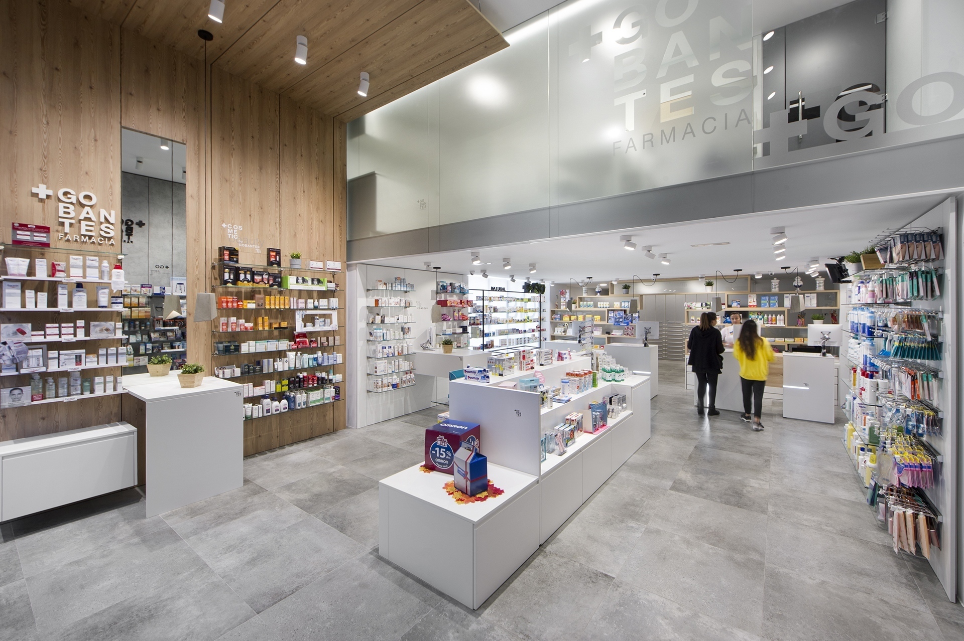 Góndola de la farmacia gobantes