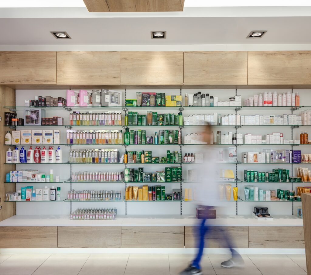 Farmacia Goçalvez estanterías de farmacia