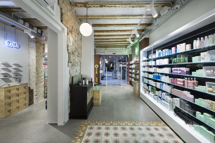 Interior del Proyecto de Farmacia Alomar