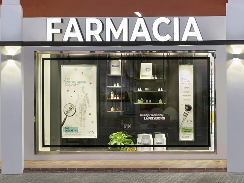 Escaparate farmacia Nautic