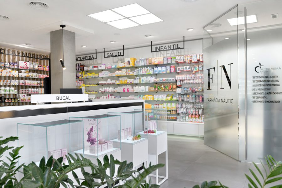 Interior de la Farmacia Nautic
